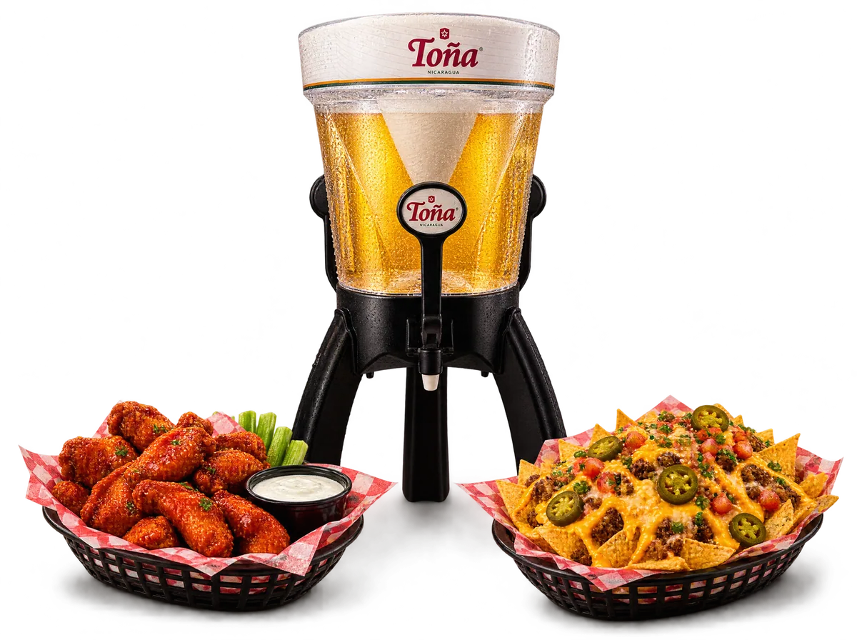 Torre de cerveza Toña 3L con alitas y nachos